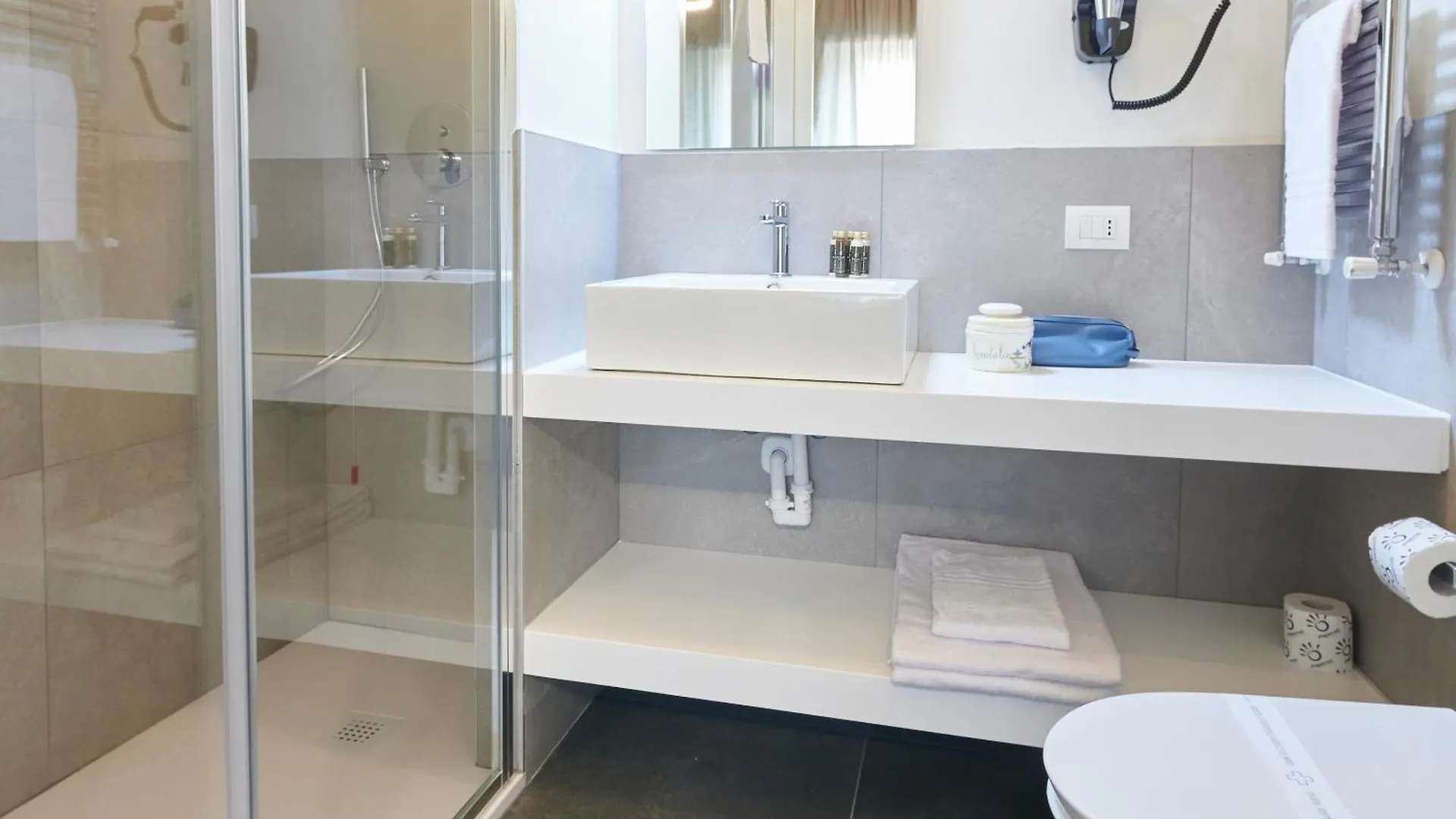 ** Guest house White Ribbon Hotel Milan Italy