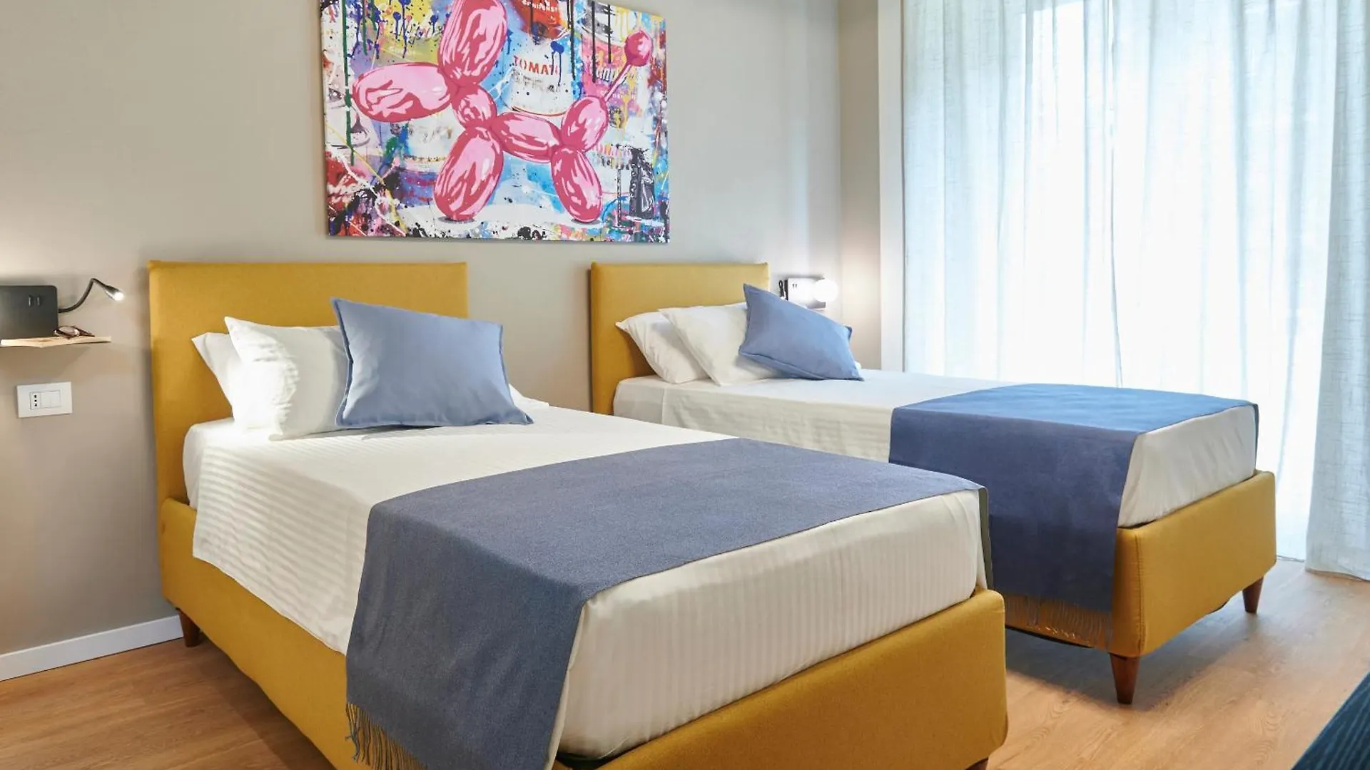 Hotel White Ribbon Milán 2*,  Italia