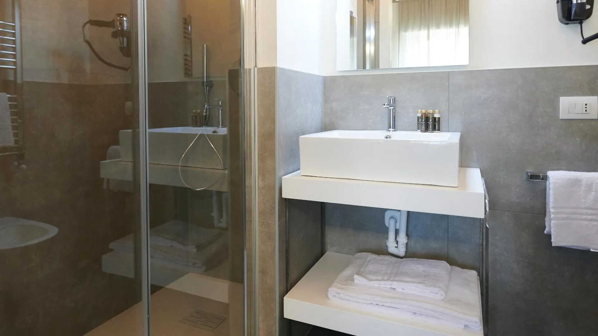 Hotel White Ribbon Milano 2*,