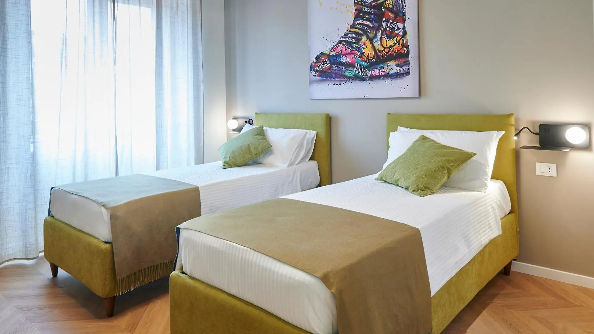 Hotel White Ribbon Milano 2*,